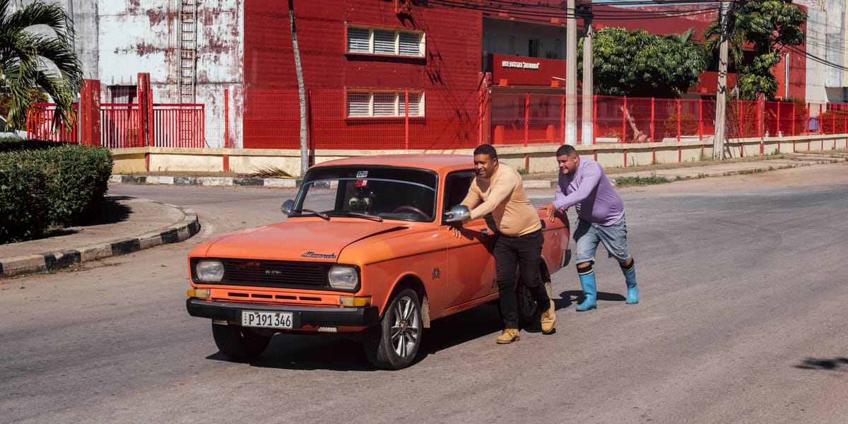 在国家安全机构的注视下，一场穿越危机重重的古巴的自行车之旅