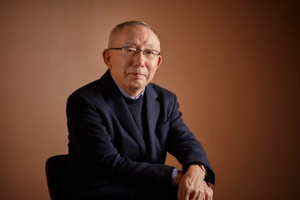 优衣库创始人、日本首富钟爱32美元的休闲裤